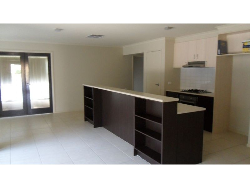 33 Melfin Drive, Hillside VIC 3037