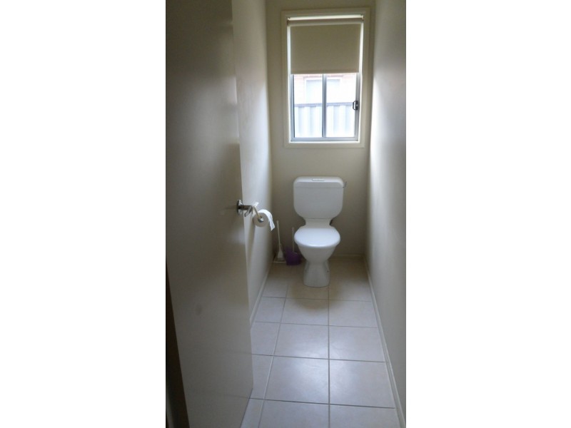 33 Melfin Drive, Hillside VIC 3037