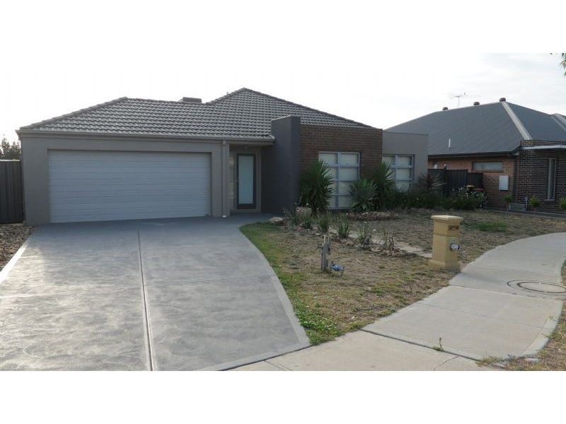 33 Melfin Drive, Hillside VIC 3037