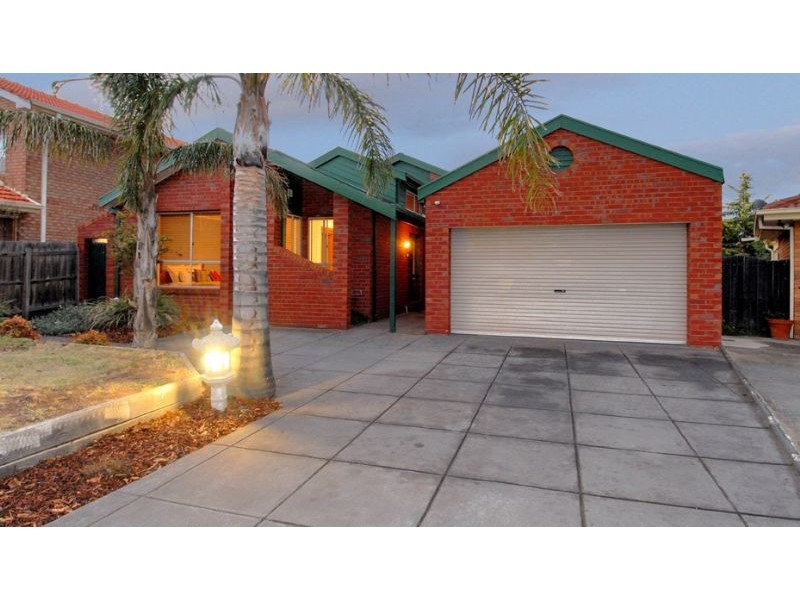 6 Cliffer Place, Taylors Lakes VIC 3038