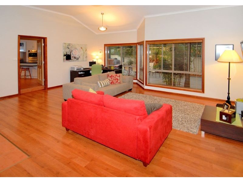 6 Cliffer Place, Taylors Lakes VIC 3038