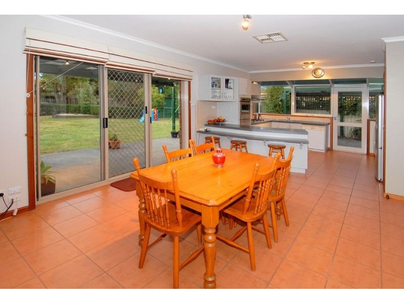 6 Cliffer Place, Taylors Lakes VIC 3038
