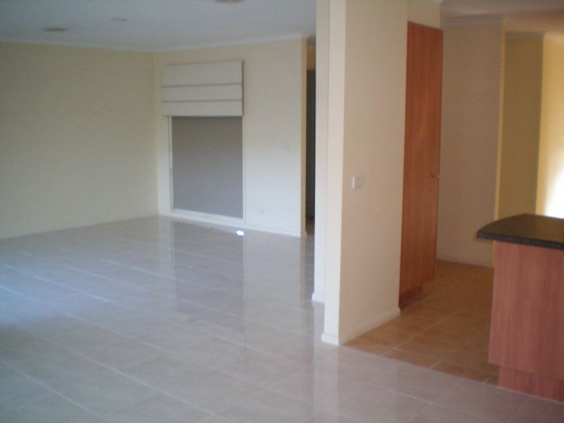 1/522 Melton Highway, Sydenham VIC 3037