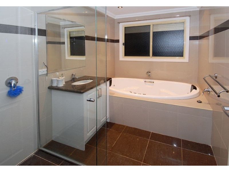 19 Brunswick Place, Taylors Hill VIC 3037