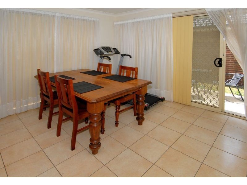 1/28-36 Ozzimo Drive, Hillside VIC 3037