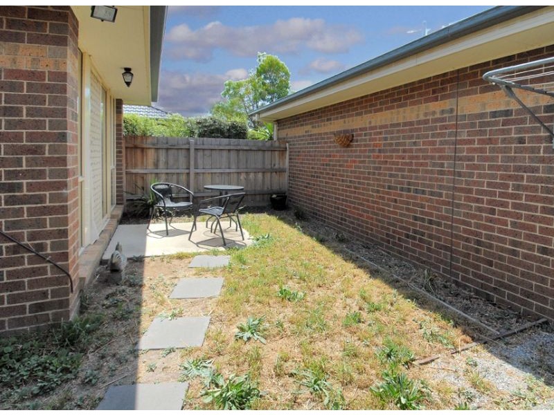 1/28-36 Ozzimo Drive, Hillside VIC 3037