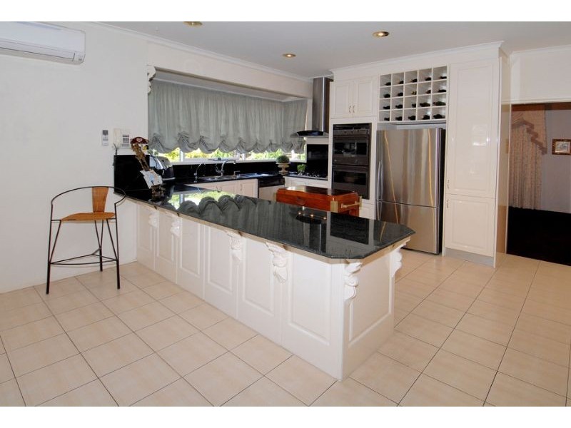 18 Lionheart Avenue, Taylors Lakes VIC 3038