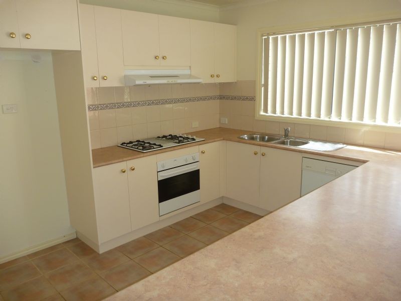 29 Bloomsbury Drive, Taylors Hill VIC 3037