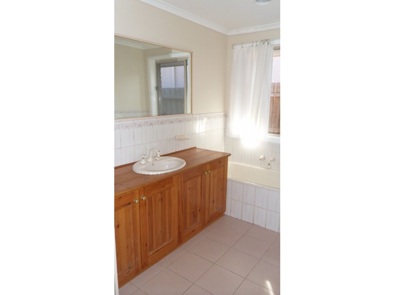 50 Bellbird Avenue, Taylors Lakes VIC 3038