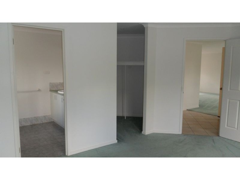 2/522 Melton Highway, Sydenham VIC 3037