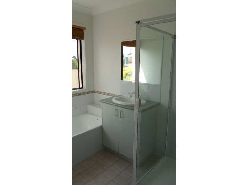 2/522 Melton Highway, Sydenham VIC 3037