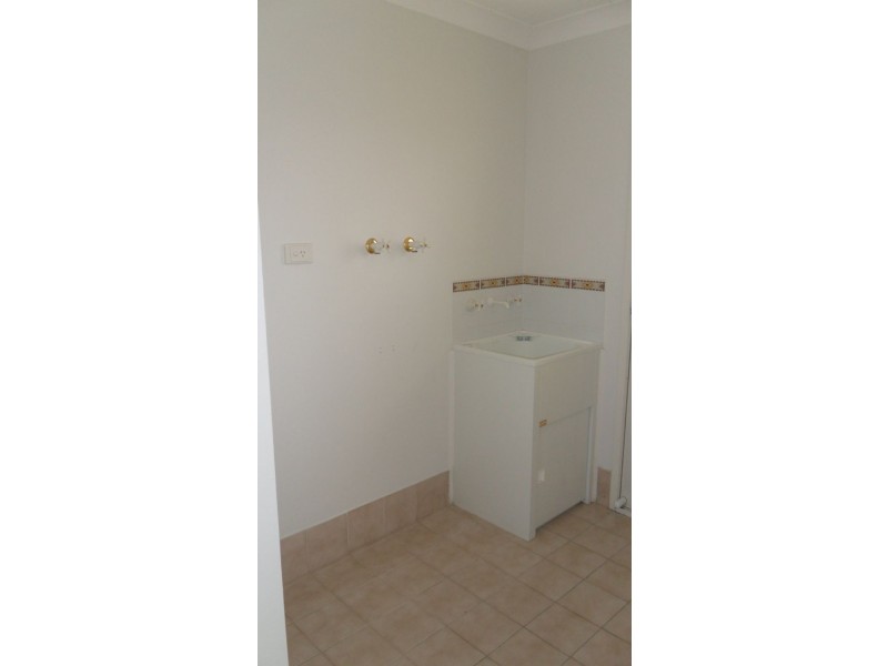 2/522 Melton Highway, Sydenham VIC 3037