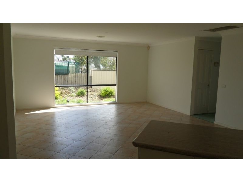 2/522 Melton Highway, Sydenham VIC 3037