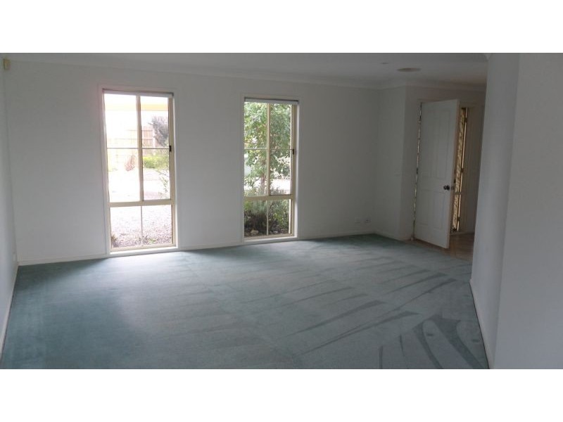 2/522 Melton Highway, Sydenham VIC 3037