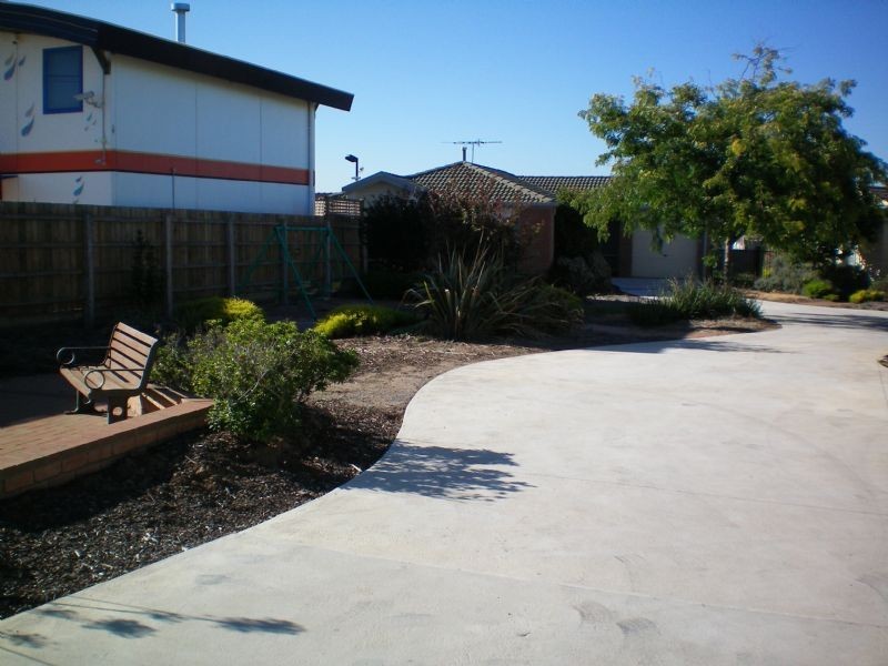 2/522 Melton Highway, Sydenham VIC 3037