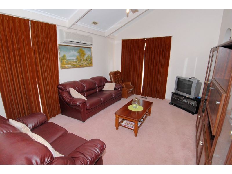 5 Tarella Drive, Keilor Downs VIC 3038