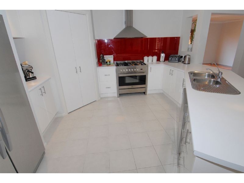 13 Salisbury Court, Hillside VIC 3037