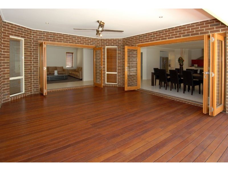 13 Salisbury Court, Hillside VIC 3037