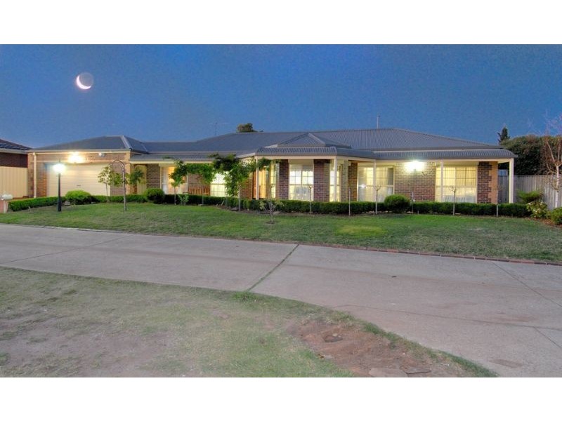 12 Penshurst Court, Hillside VIC 3037