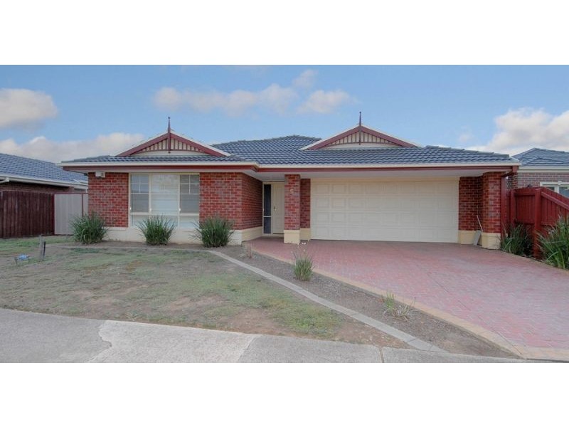 5 Southbank Walk, Taylors Hill VIC 3037