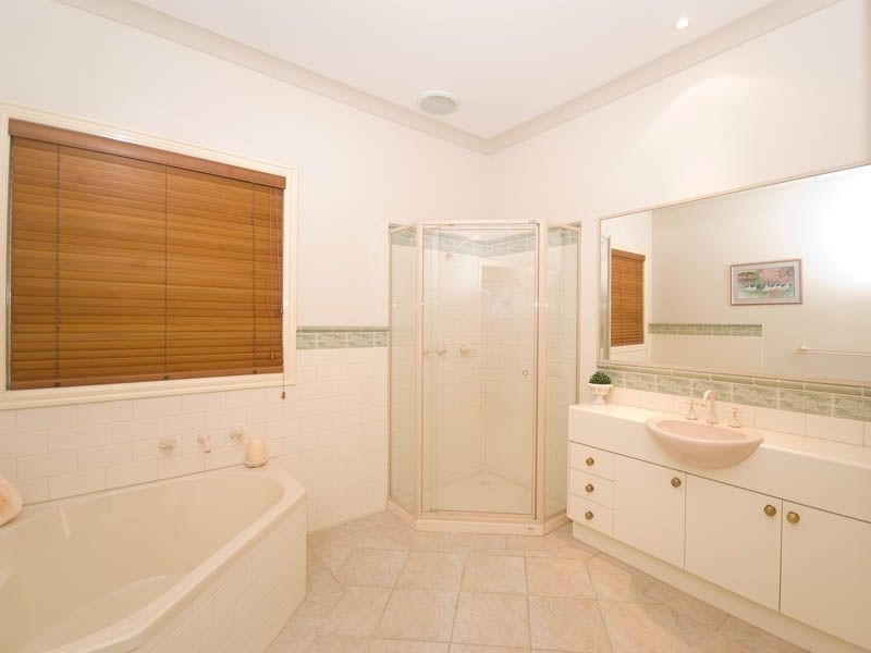 12 The Regency, Hillside VIC 3037