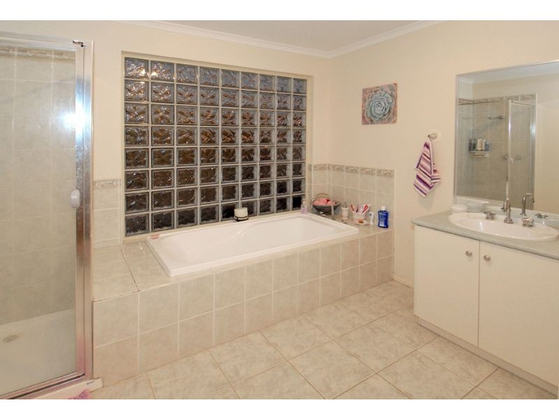 8 Apollo Court, Hillside VIC 3037