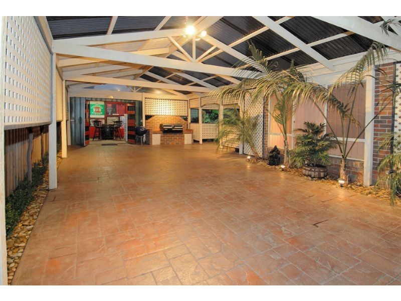 8 Apollo Court, Hillside VIC 3037