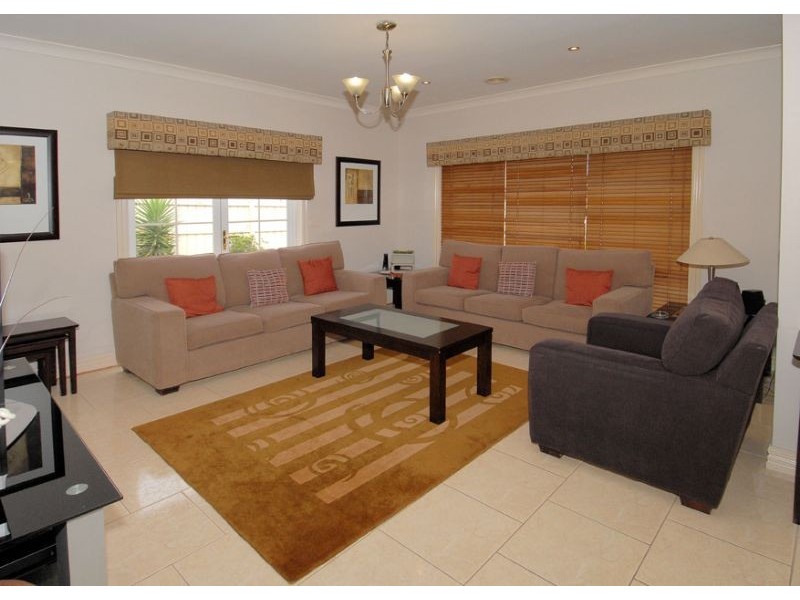 28 Wellington Drive, Hillside VIC 3037