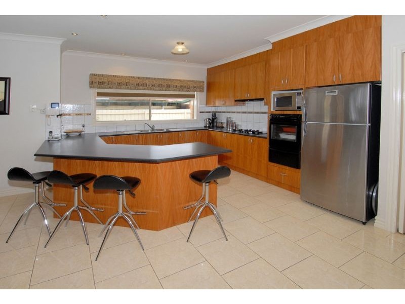 28 Wellington Drive, Hillside VIC 3037