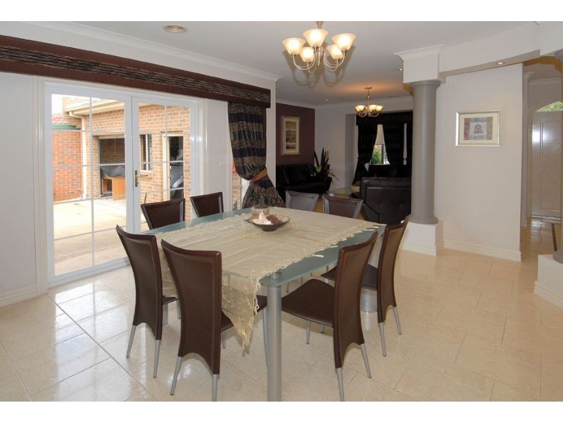 28 Wellington Drive, Hillside VIC 3037