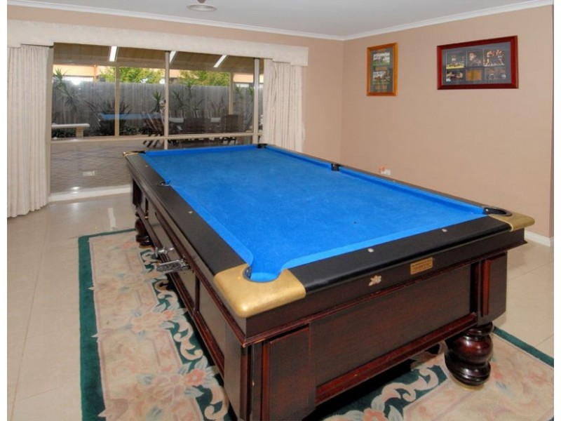 25 Taylors Hill Blvd, Taylors Hill VIC 3037