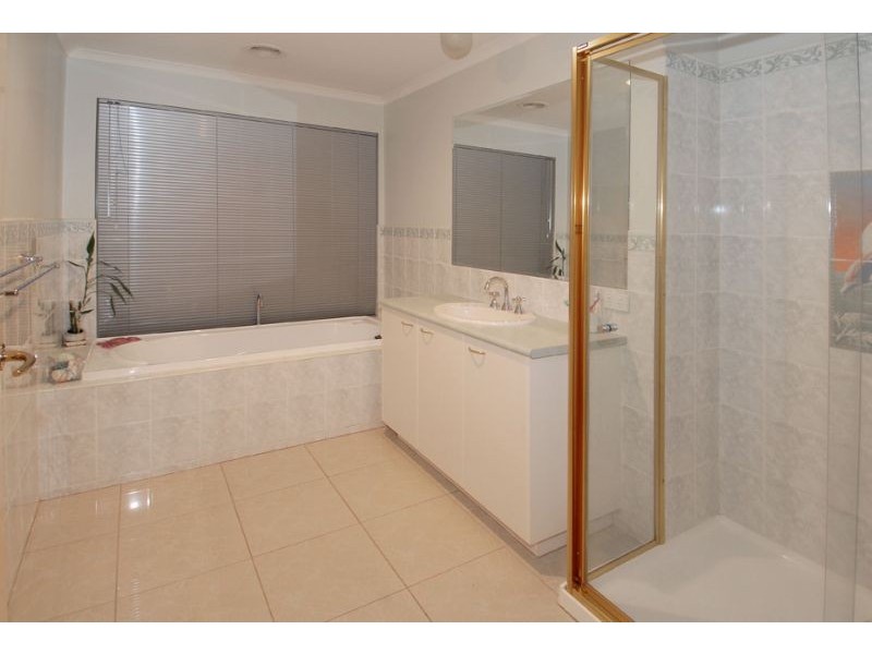 25 Taylors Hill Blvd, Taylors Hill VIC 3037