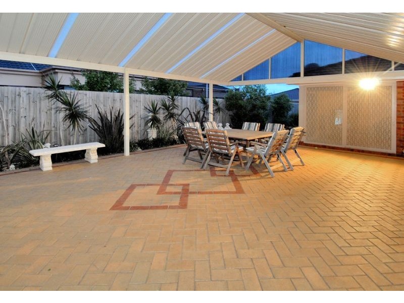 25 Taylors Hill Blvd, Taylors Hill VIC 3037