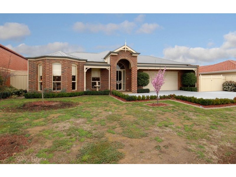 15 Duchess Court, Hillside VIC 3037