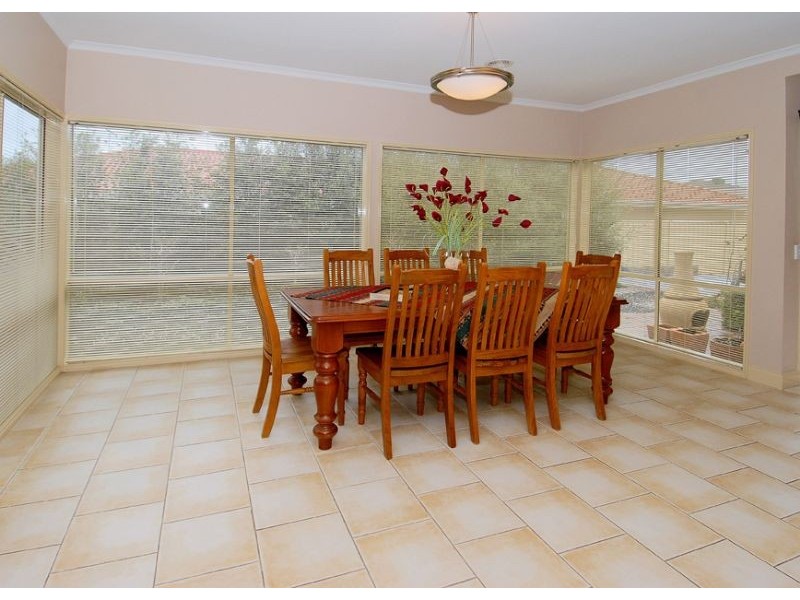 15 Duchess Court, Hillside VIC 3037