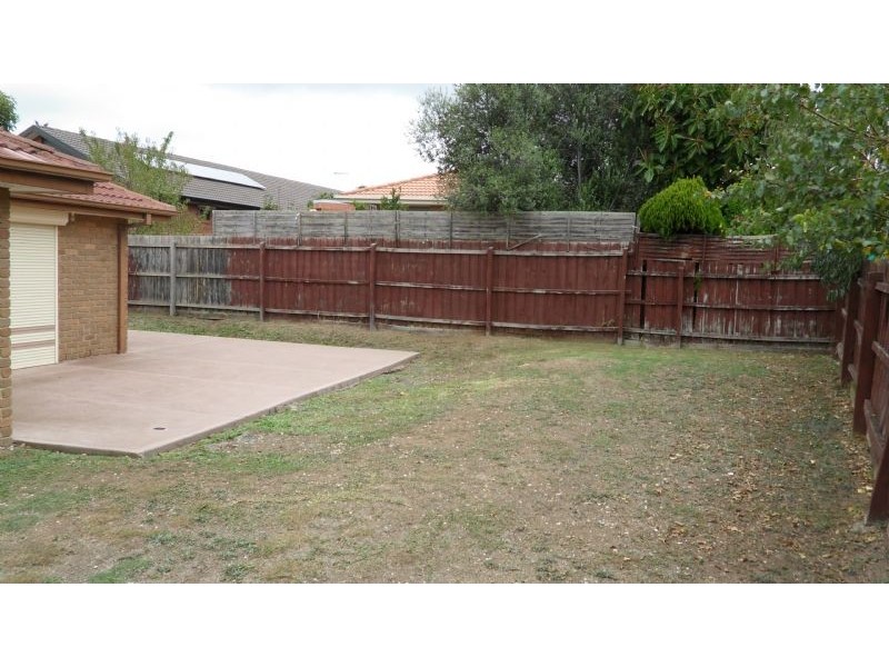 9 Willandra Court, Taylors Lakes VIC 3038