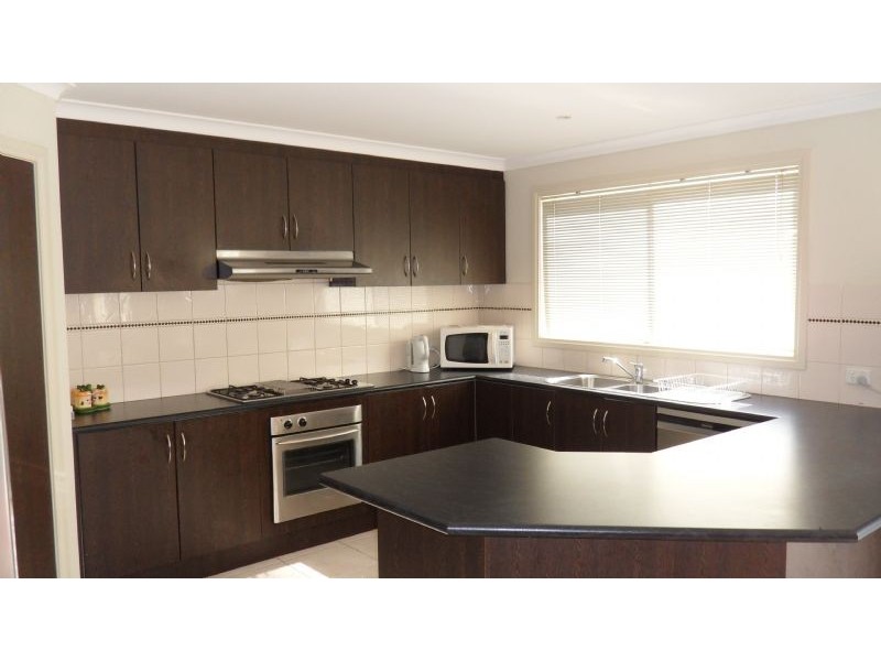 2 Latrobe Terrace, Taylors Hill VIC 3037