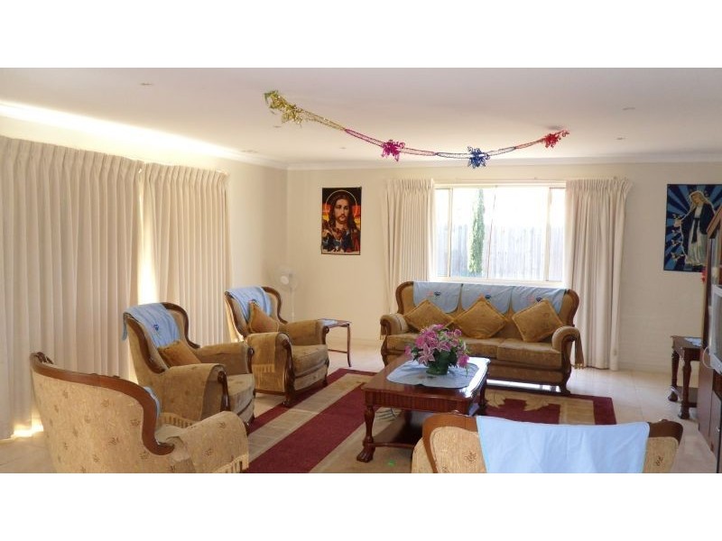 2 Latrobe Terrace, Taylors Hill VIC 3037