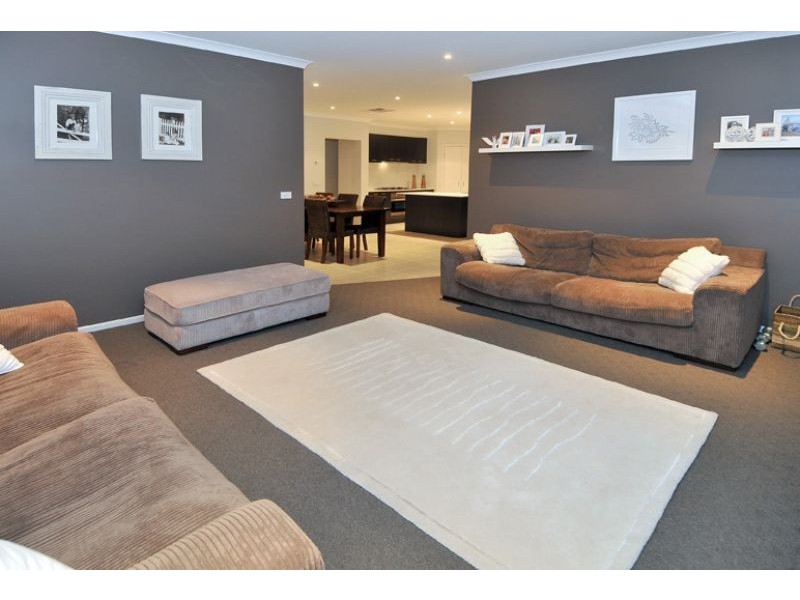 48 Domain Drive, Hillside VIC 3037