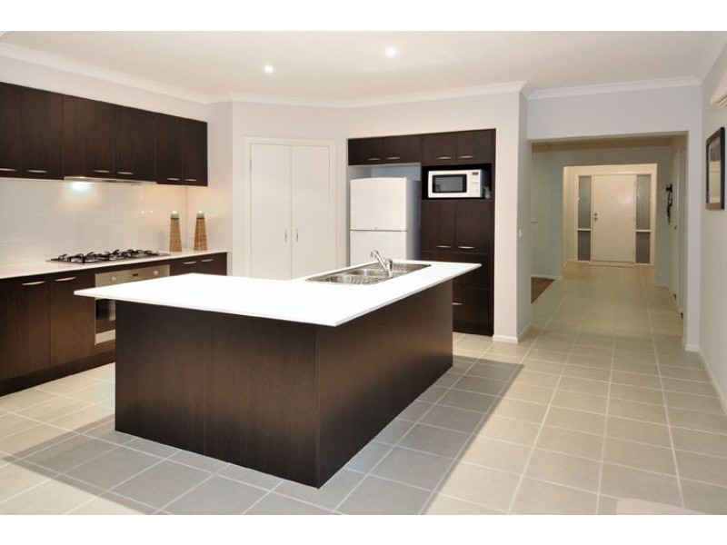 48 Domain Drive, Hillside VIC 3037