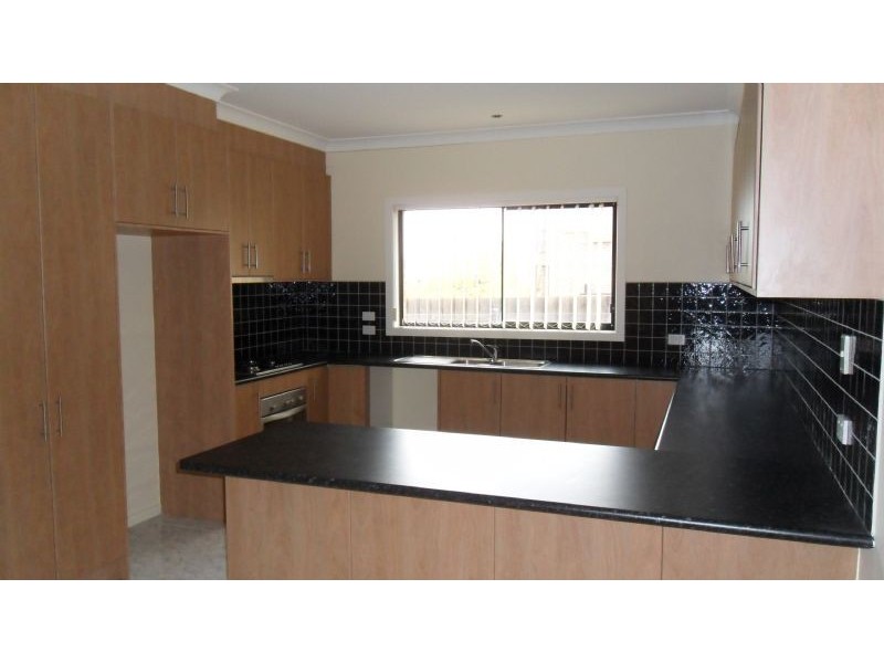 41 Jindabyne Avenue, Taylors Hill VIC 3037