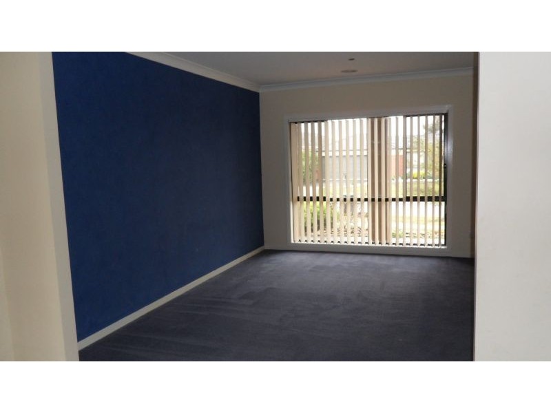 41 Jindabyne Avenue, Taylors Hill VIC 3037