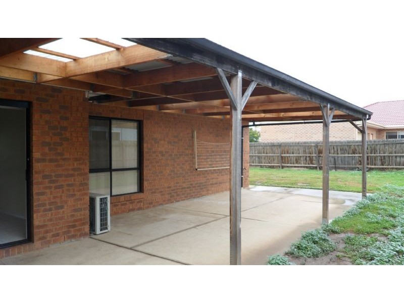 41 Jindabyne Avenue, Taylors Hill VIC 3037