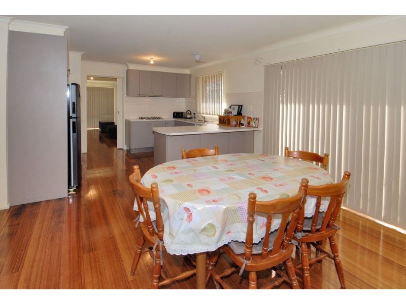 6 Sherbrooke Crescent, Taylors Lakes VIC 3038