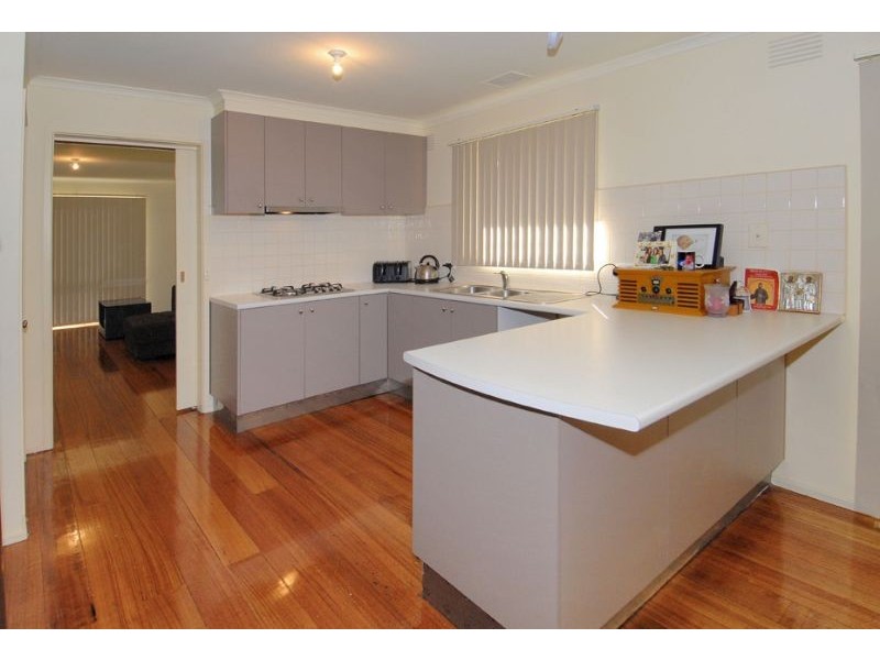 6 Sherbrooke Crescent, Taylors Lakes VIC 3038
