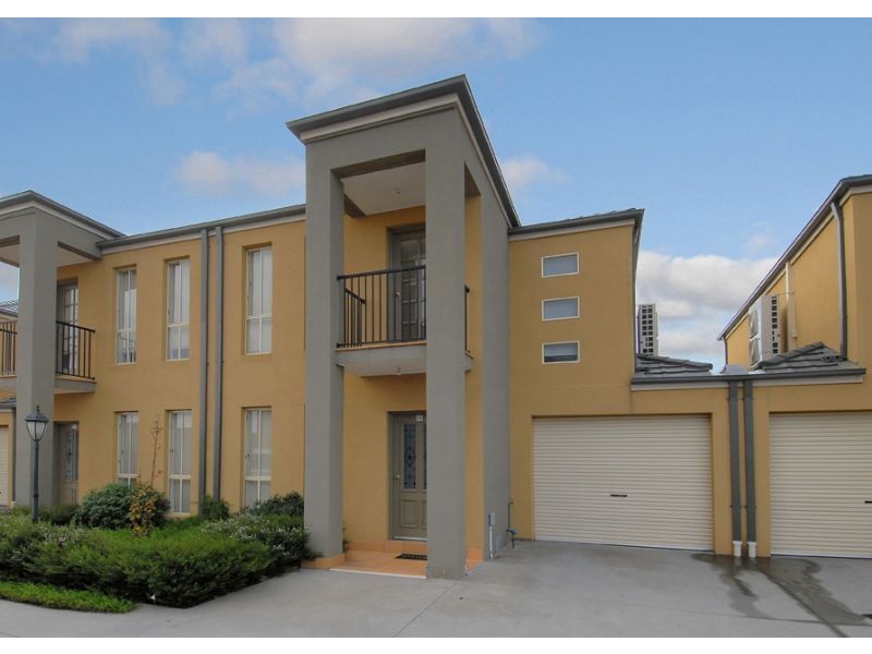 3/8 Lorraine Court, Hillside VIC 3037
