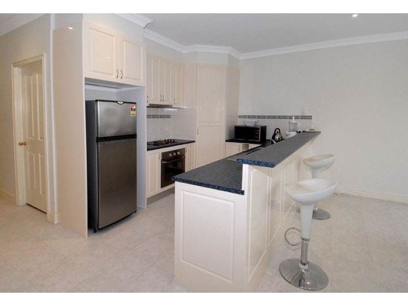 3/8 Lorraine Court, Hillside VIC 3037