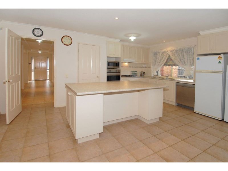 6 Imperial Court, Hillside VIC 3037