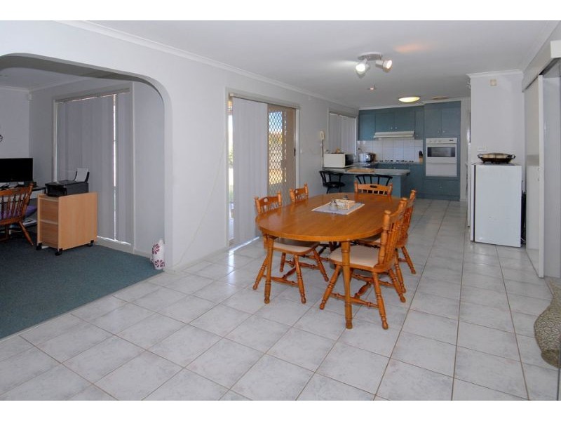 34 Chris Court, Hillside VIC 3037