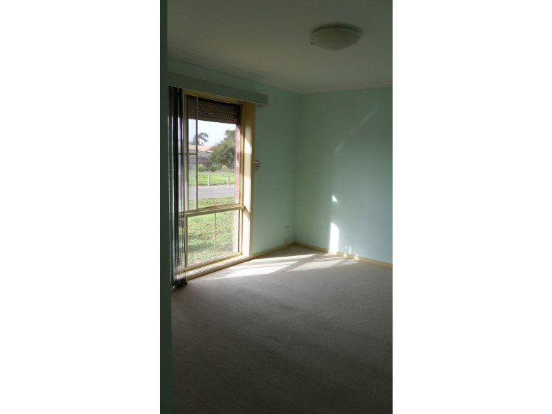 4 Village Avenue, Taylors Lakes VIC 3038